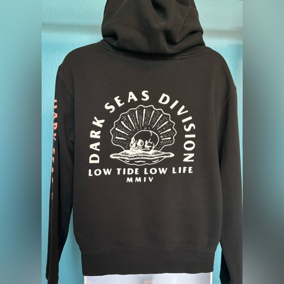 Dark seas division black hoodie with skull clam design - Picture 1 of 4